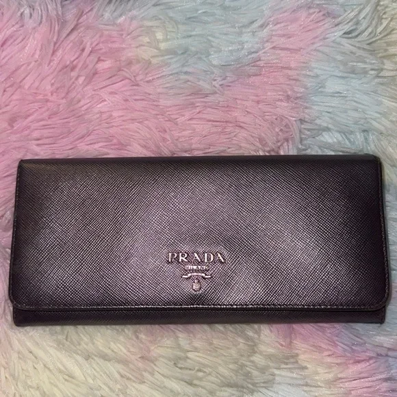 Price drop๐ฃPRADA metallic purple wallet Saffiano leather rare BOX INCLUDED!๐ - Picture 2 of 12